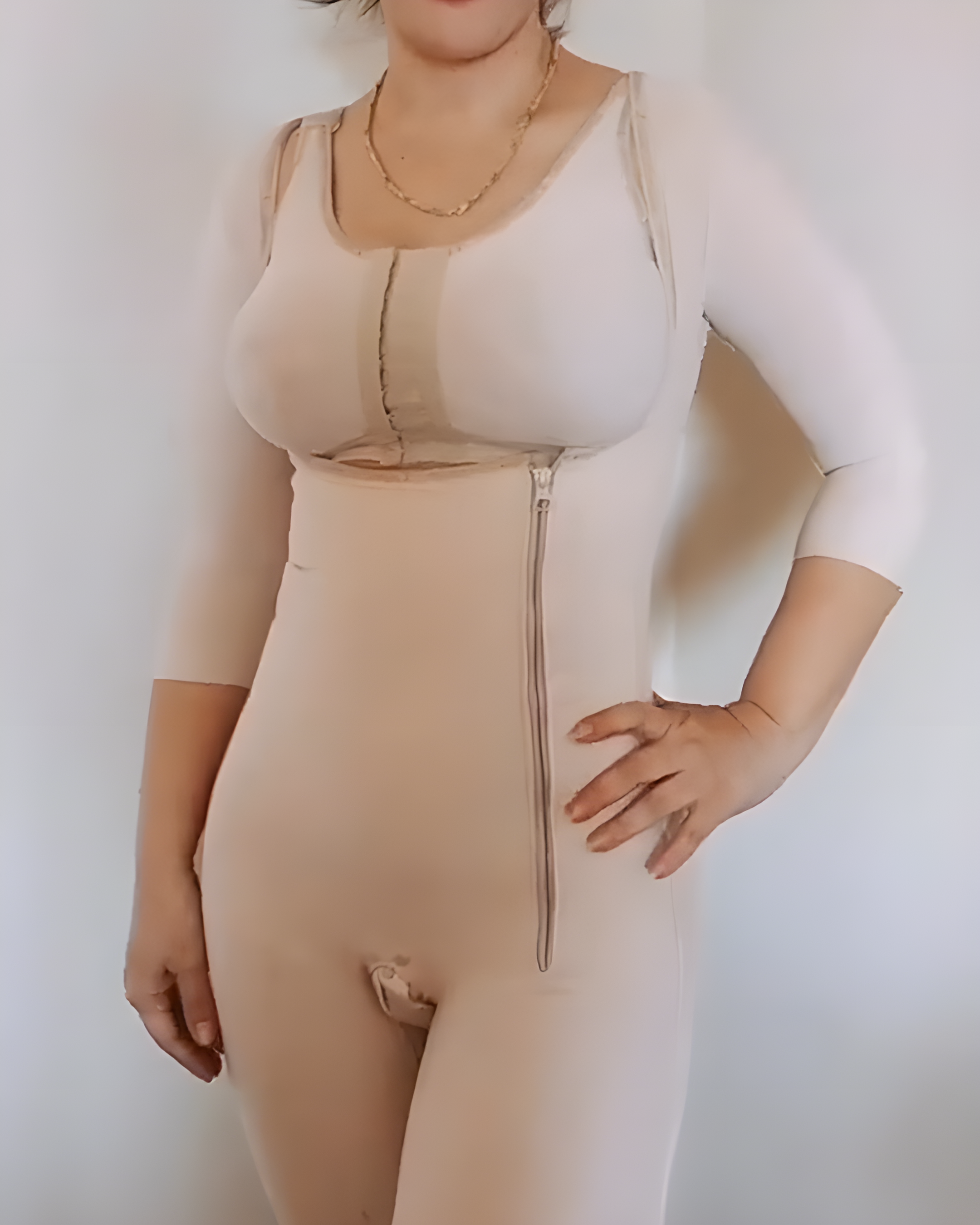 Shapewear-Body mit seitlichem Reißverschluss und langen Ärmeln