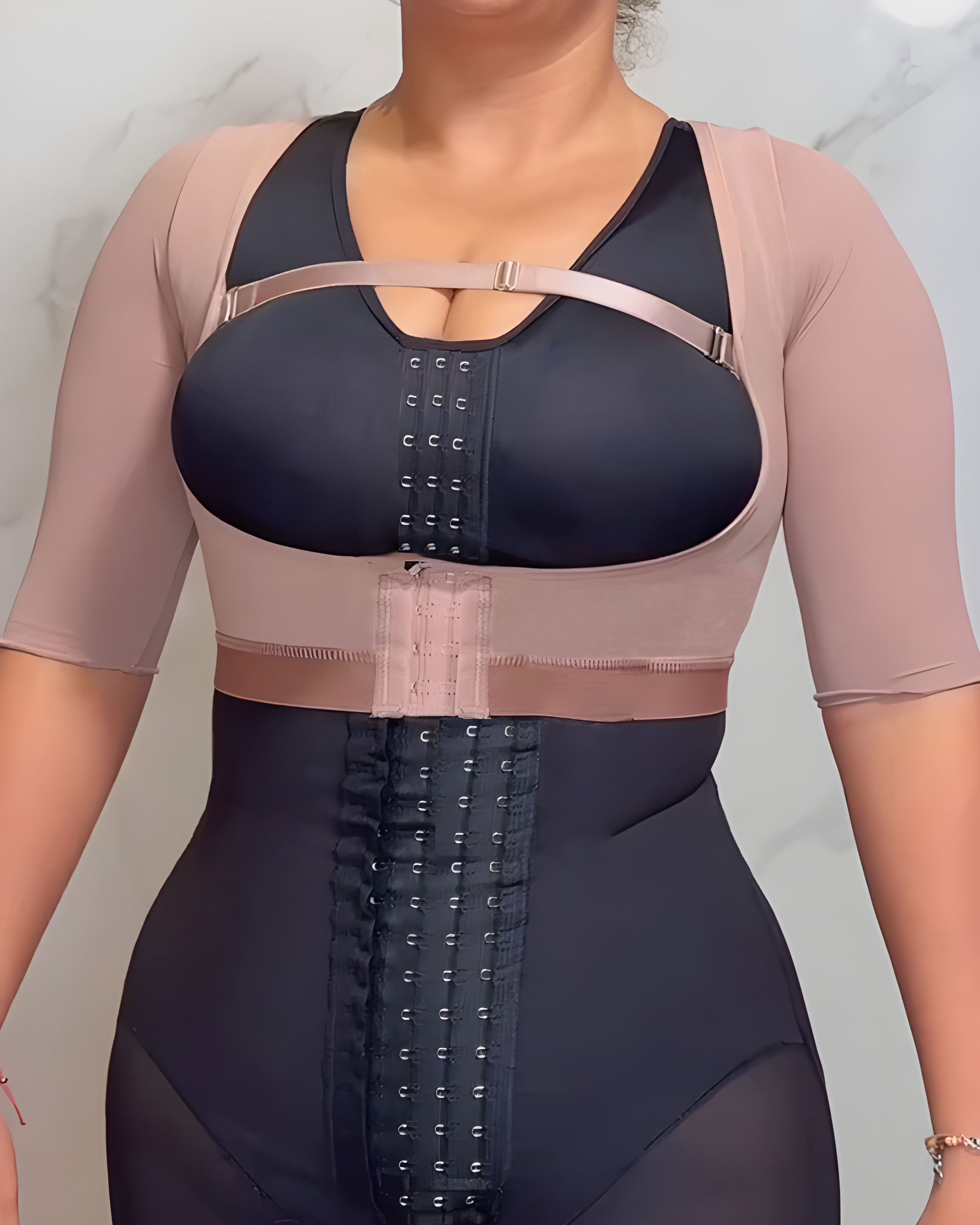 Shapewear mit mittellangen Ärmeln und Brustunterstützung