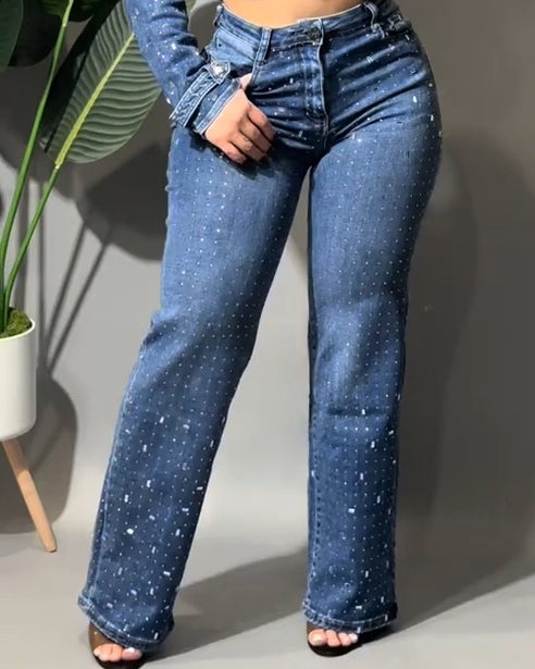 High Rise Jeans mit funkelnden Strasssteinen