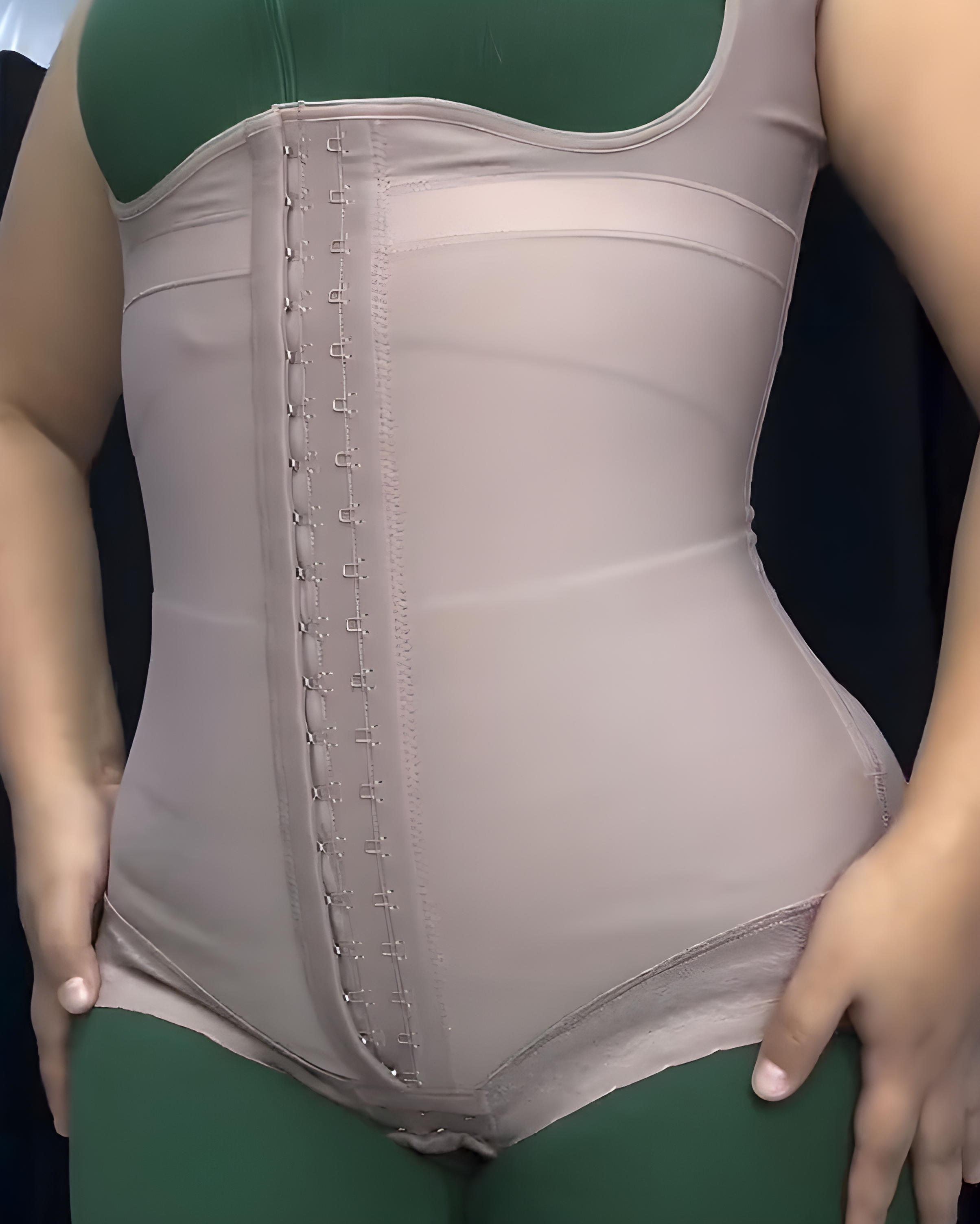 Ärmelloser, bauchkontrollierender Tanga-Bodysuit mit Haken- und Ösenmuster