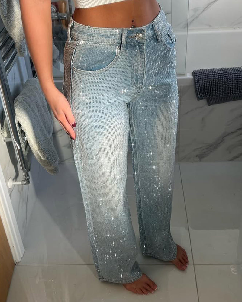 Baggy-Jeans mit Strasssteinen