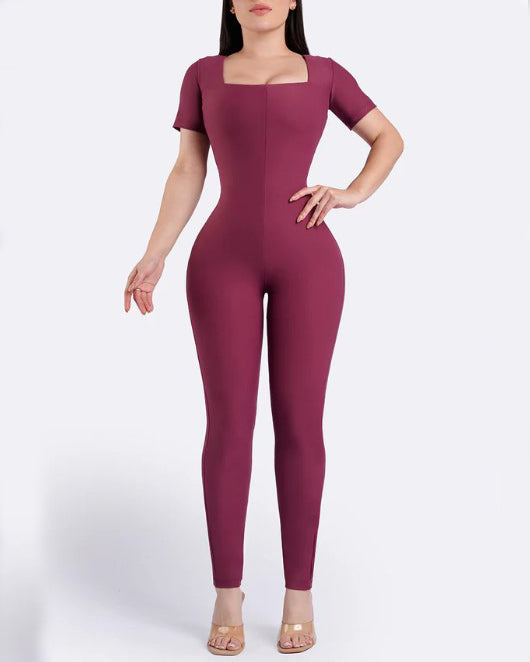 Schmaler Jumpsuit mit eckigem Ausschnitt und kurzen Ärmeln