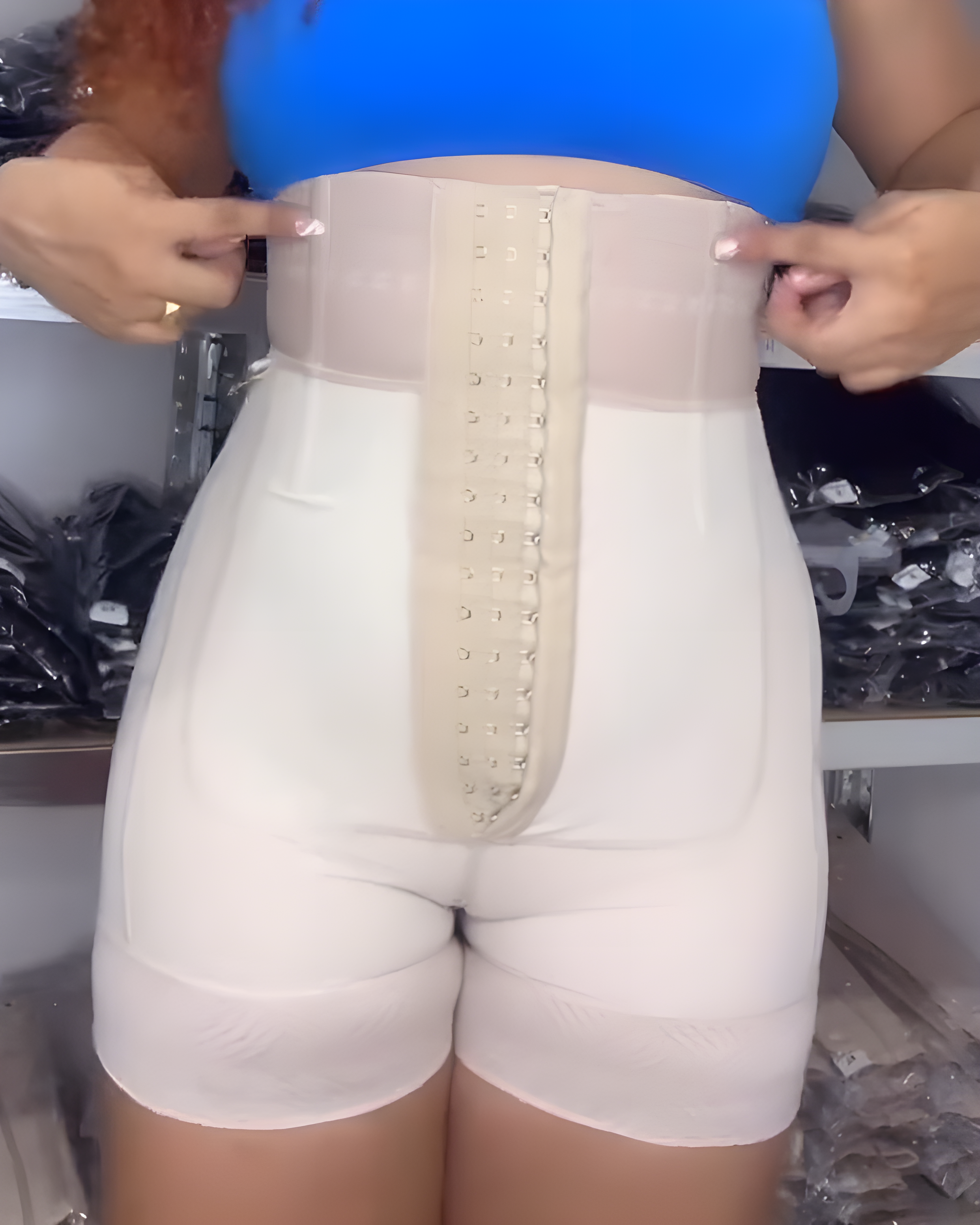 Hüftformende Shorts mit hoher Taille