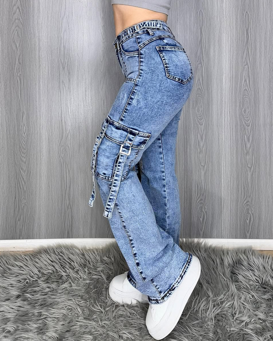 Hip-Lift Straight-Leg Cargo Jeans