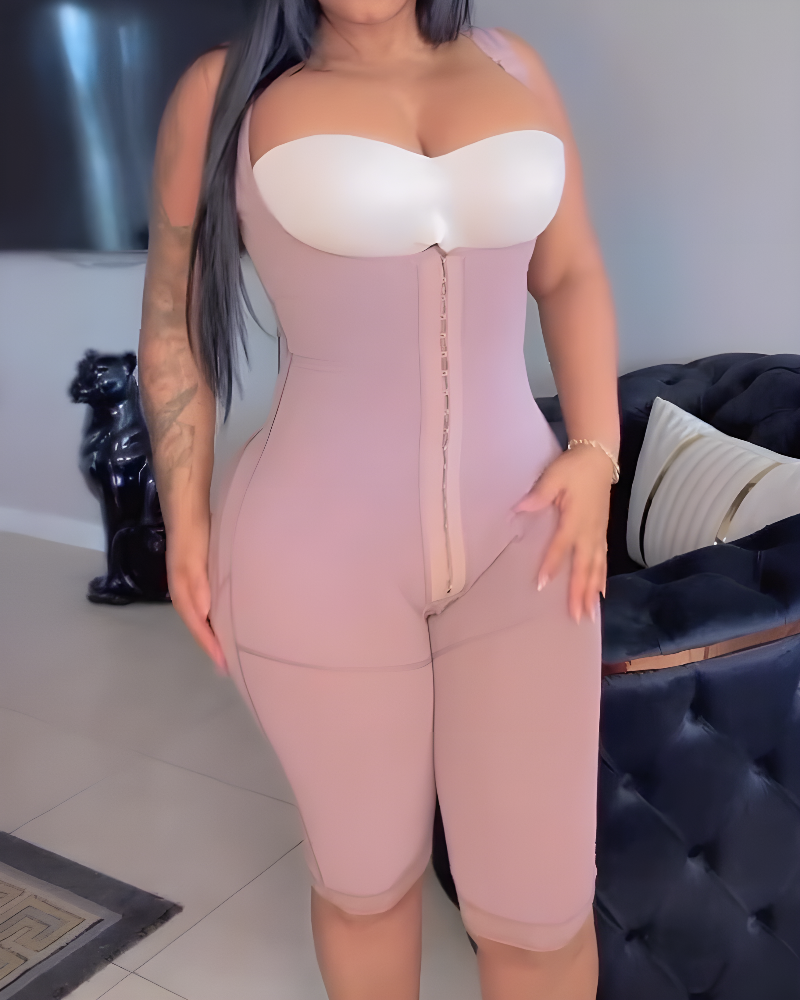 Mittellanger Body Shaper mit Haken-Ösen und breiten Trägern