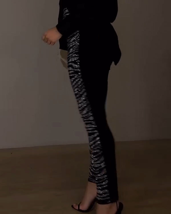 Hochelastische Leggings mit glänzenden Strasssteinen