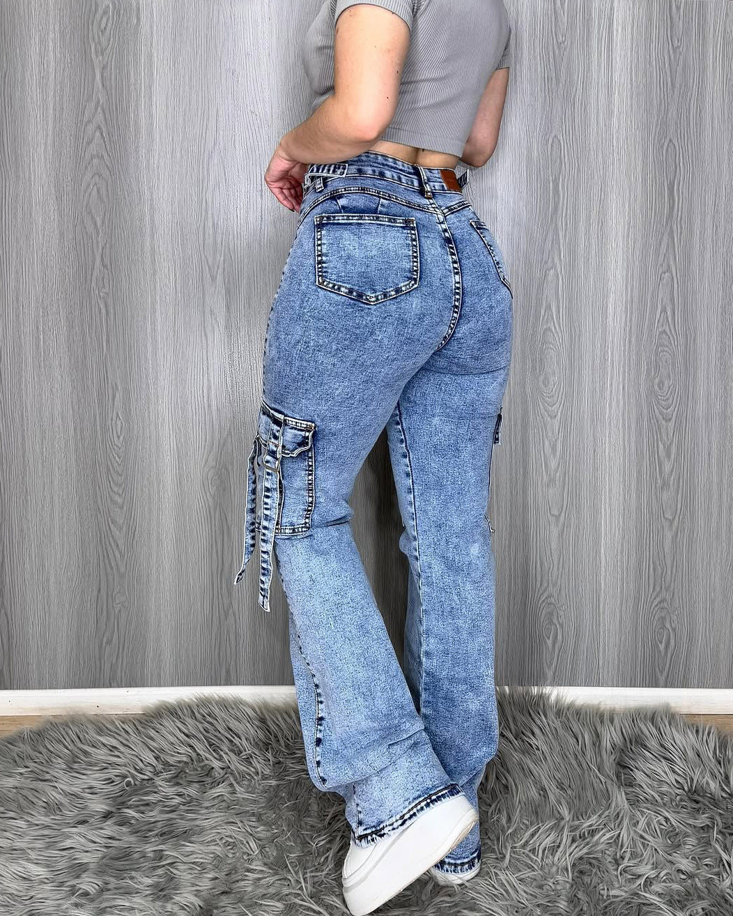 Hip-Lift Straight-Leg Cargo Jeans