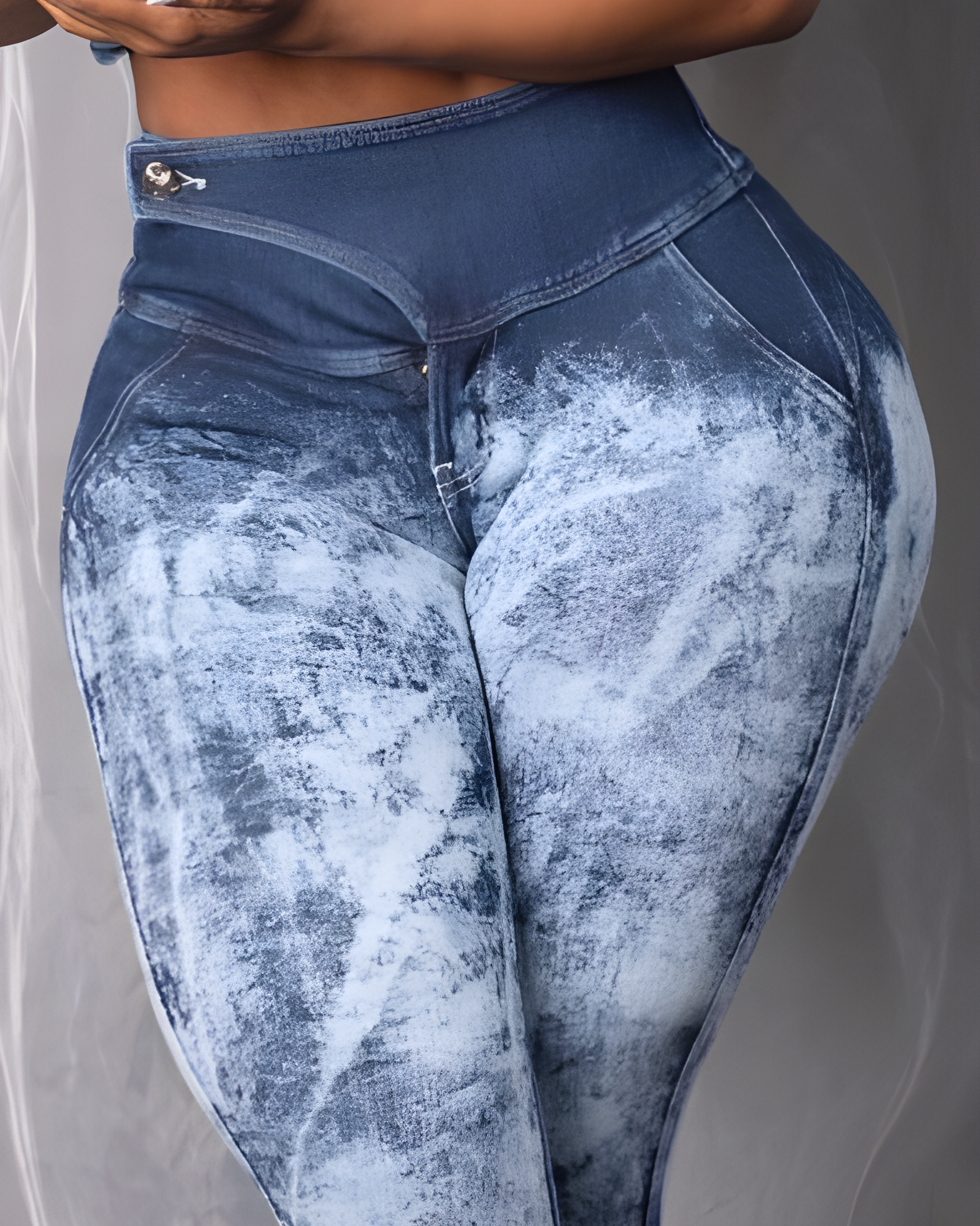 Hip-Lift-Jeans mit Batikmuster